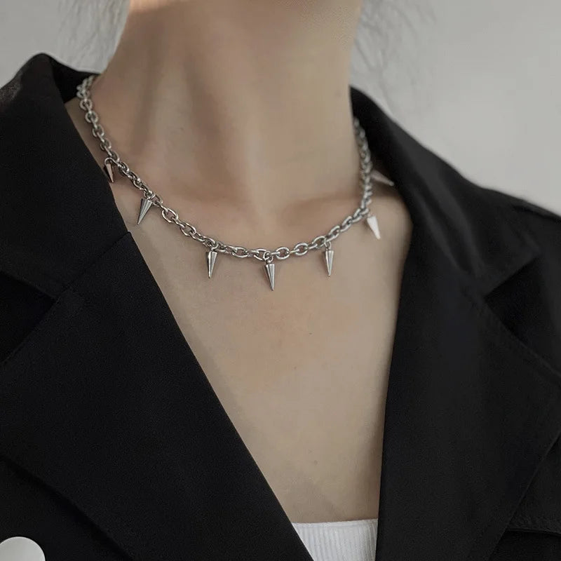 RIOT — Collier Rivets Acier